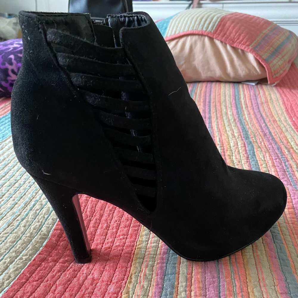 Boots - Picture 3 of 3